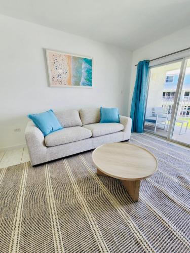 7Mile Beachfront Apartment - image 4