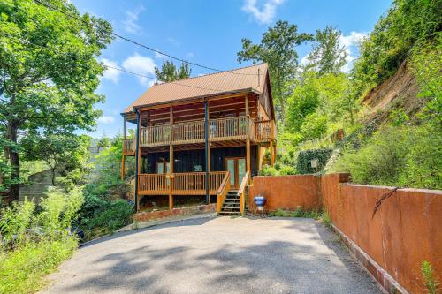 Cabin with Community Perks Half-Mi to Ober Mountain in Gatlinburg, USA