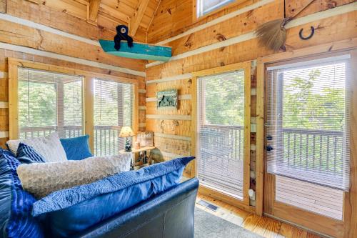 Cabin with Community Perks Half-Mi to Ober Mountain in Gatlinburg, USA