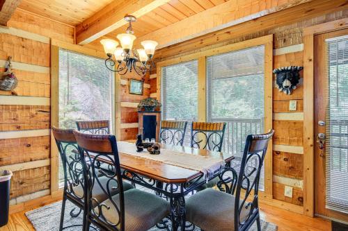 Cabin with Community Perks Half-Mi to Ober Mountain in Gatlinburg, USA