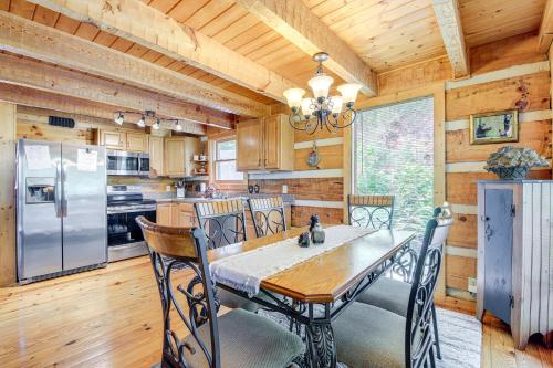 Cabin with Community Perks Half-Mi to Ober Mountain in Gatlinburg, USA