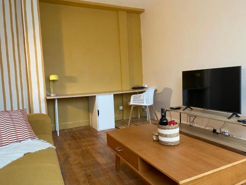 设施服务, Appt Ô en Couleurs (Appt O en Couleurs) in 欧什