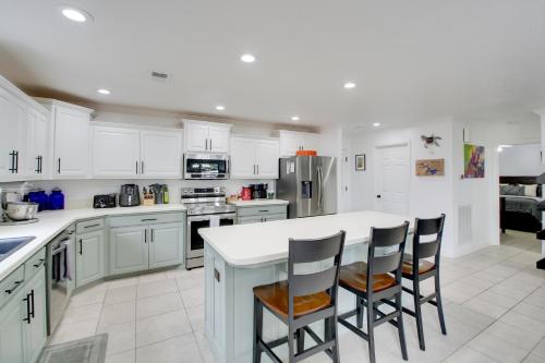 Lake Access Pet-Friendly Duplex in Hot Springs! Lake Access Pet-Friendly Duplex in Hot Springs!