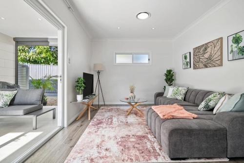 Modern 2-Bedroom Oasis 4 Mins Drive to the Beach - image 11