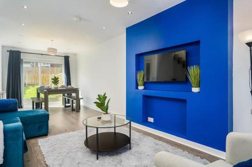 NEW! 4Bed Home, Pool Table, FREE Parking, SMART TV, Manchester (foto 9)
