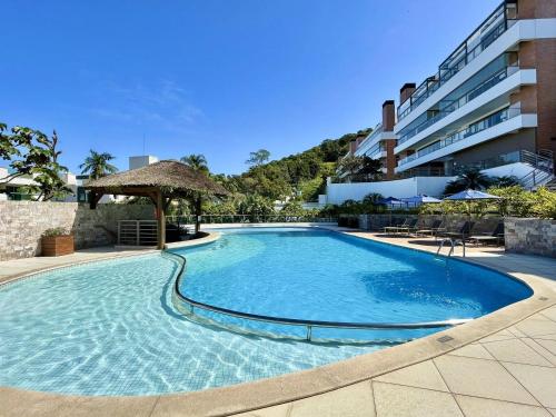 สระว่ายน้ำ, 205 - Incrível apartamento de Luxo no Centro de Bombinhas (205 - Incrivel apartamento de Luxo no Centro de Bombinhas) in บอมบิญาส