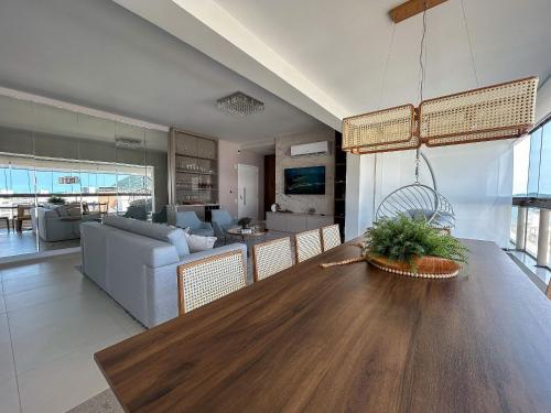 205 - Incrível apartamento de Luxo no Centro de Bombinhas (205 - Incrivel apartamento de Luxo no Centro de Bombinhas) in บอมบิญาส