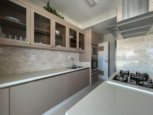 ห้องครัว, 205 - Incrível apartamento de Luxo no Centro de Bombinhas (205 - Incrivel apartamento de Luxo no Centro de Bombinhas) in บอมบิญาส