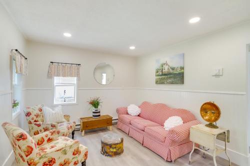 2 Mi to Hagar Beach Charming Home with Fire Pit! in Benton Harbor, USA