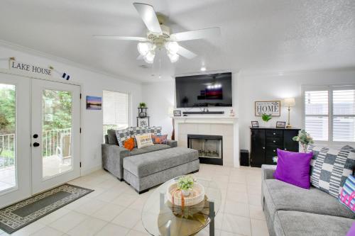 Lakefront Condo with Shared Dock in Hot Springs! in Hot Springs, USA