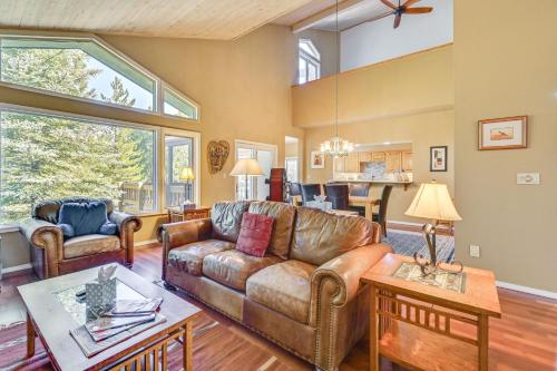 Forested Home in Flagstaff with Large Deck and Grill! in Flagstaff külváros