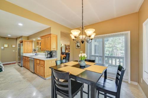 Forested Home in Flagstaff with Large Deck and Grill! in Flagstaff külváros