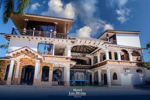. Hotel Luz Divina