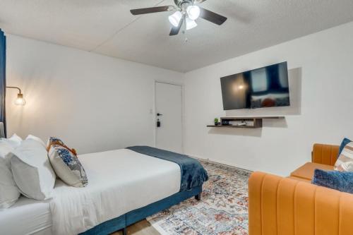 Beautiful Austin Studio Sleeps 4 10min to Downtown