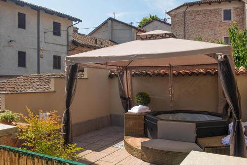 Karstais baseins, ByVigin in Magliano Alfieri