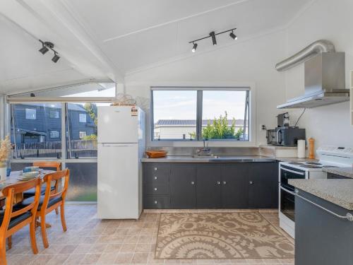 外部景觀, Coastal Break Bach - Whangamata Holiday Home in 旺阿馬塔