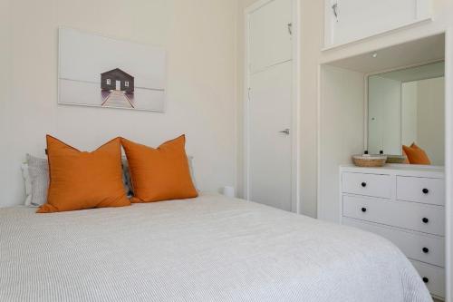 Mere Cottage - image 2