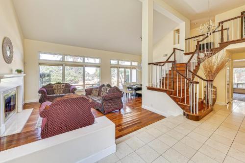 8 Mi to Disneyland Spacious Home in Orange! in Anaheim, USA