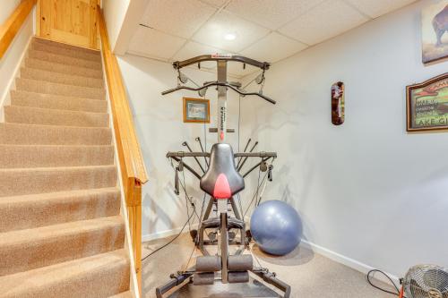 Young Harris Apt with 2 Fire Pits and Creek Access! in Young Harris, USA