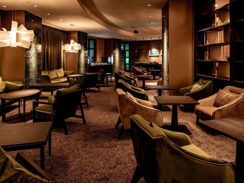 ผับ/เลาจน์, เดอะ เบสิค ฟูกูโอกะ (THE BASICS FUKUOKA) near สนามบินฟุกุโอกะ