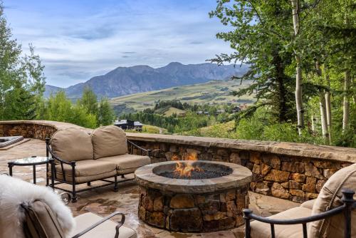 Camp Telluride - golf course, views, hot tub, gym! in Telluride, USA