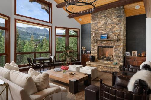 Camp Telluride - golf course, views, hot tub, gym! in Telluride, USA