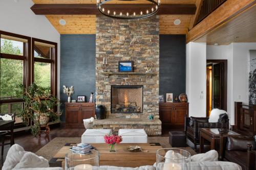 Camp Telluride - golf course, views, hot tub, gym! in Telluride, USA