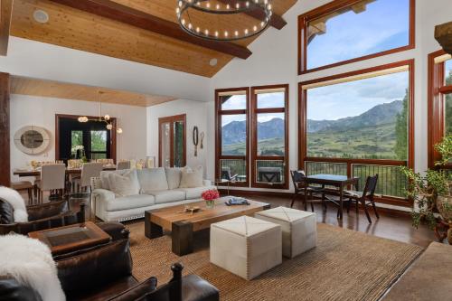 Camp Telluride - golf course, views, hot tub, gym! in Telluride, USA