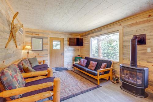 Contact Mountain Hideaway with Views and Porches! in McLeod, USA