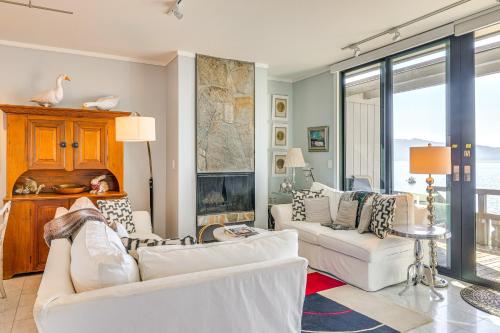 Lake Tahoe Gem with Furnished Deck and Water Views! Lake Tahoe Gem with Furnished Deck and Water Views!