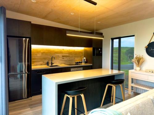 Luxury Absolute Ocean View Lodge in Patea