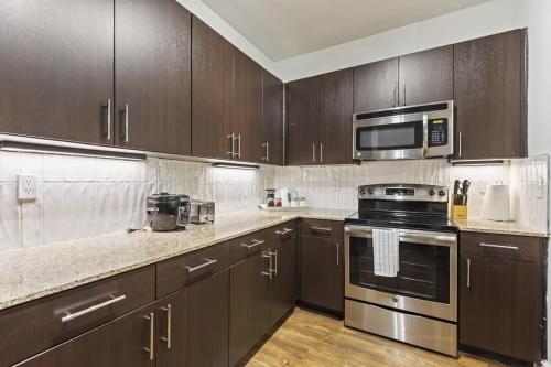 Sleeps 8 2B near Legacy West Toyota & The Star 2250 in Frisco, USA
