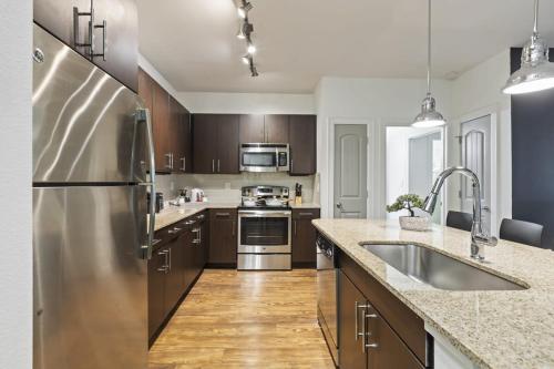 2B near Frisco Stonebriar w Gym and Pool 2462 in Frisco, USA