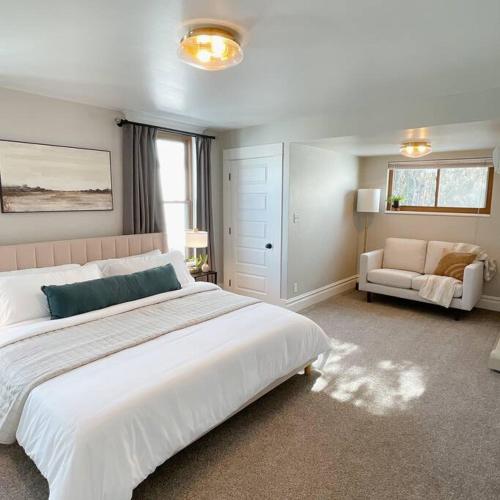 4 Br charming Bungalow Near Liberty Park and Sugarhouse