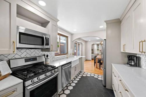 4 Br charming Bungalow Near Liberty Park and Sugarhouse