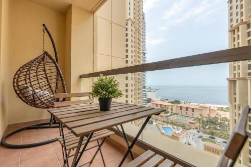 1-BR Stunning Sea View Beachfront JBR, Dubaï