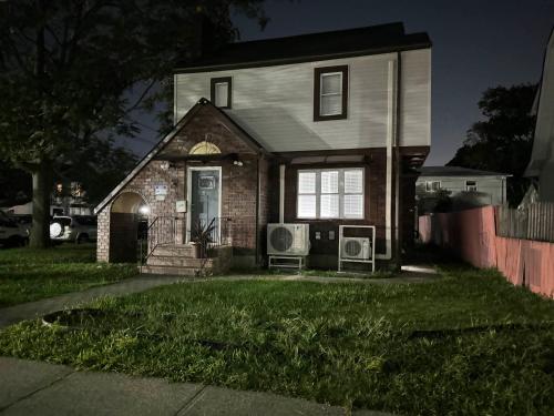 3 bed 2 baths, fully renovated in long island! in Hempstead, USA