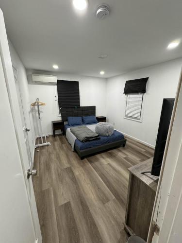 3 bed 2 baths, fully renovated in long island! in Hempstead, USA