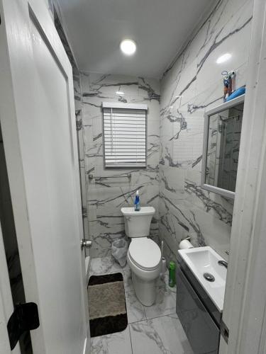 3 bed 2 baths, fully renovated in long island! in Hempstead, USA