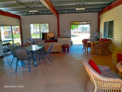 Tamarind Gardens Camping, Caravans, Accommodation in Chillagoe