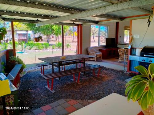 Tamarind Gardens Camping, Caravans, Accommodation in Chillagoe