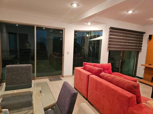 Casa con alberca privada en Fraccionamiento in Las Fincas