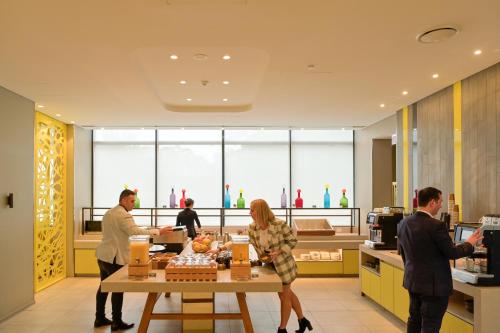 Food and beverages, Holiday Inn Express Sydney Macquarie Park By IHG in Ryde