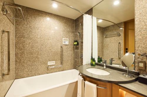 room detail thumbnail 2