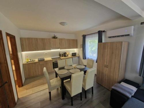 Sarudi Wellness Apartman in ซารุด