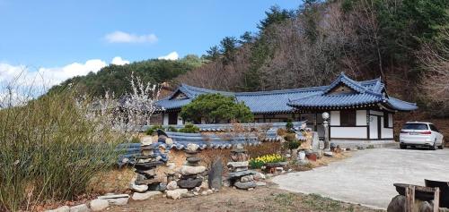 Gangneung Wangsangoal Hanok Pension - Фото 4