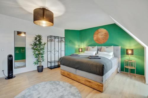 Emerald Design - Historic City Center with Free Parking & Panoramic View by HERO HOMES, Graz (zdjęcie 7)