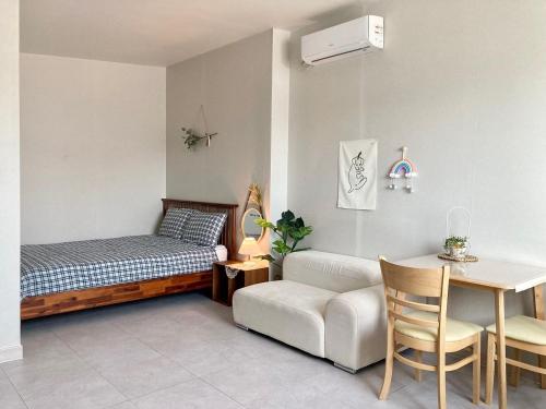 room detail thumbnail 2