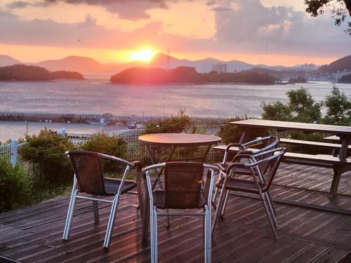 yeosu gyeongdo pension caravan in Wolho-dong