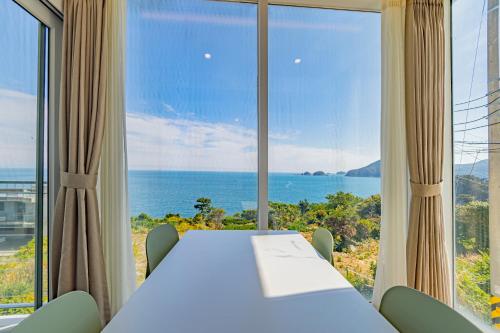 Geoje Hill Point Youth Hostel in Nambu-myeon